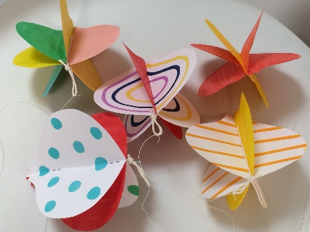ねんねの赤ちゃんのひとり遊びに わずかな風でもくるくる回る手作り 気球モビール Cheers Mama チアーズ ママ チアママ